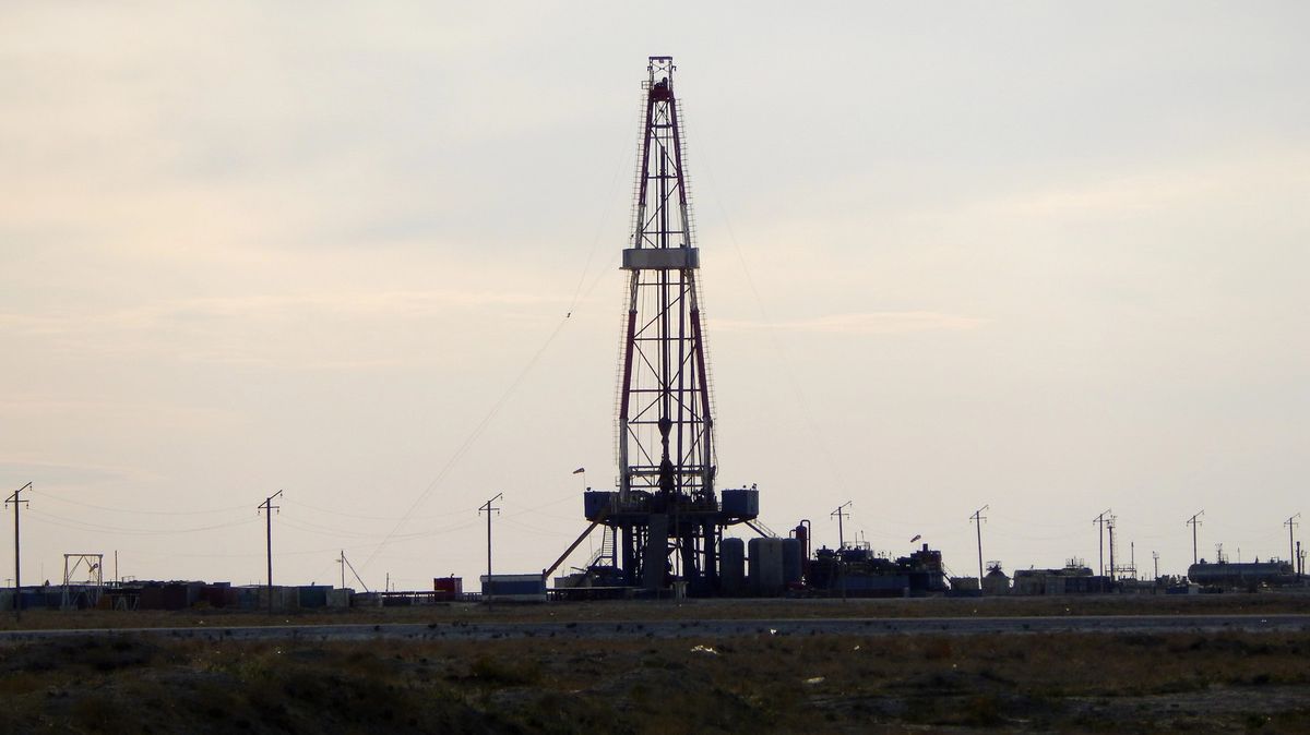 Obří únik metanu při průzkumném vrtu. Kazašští těžaři to popírají